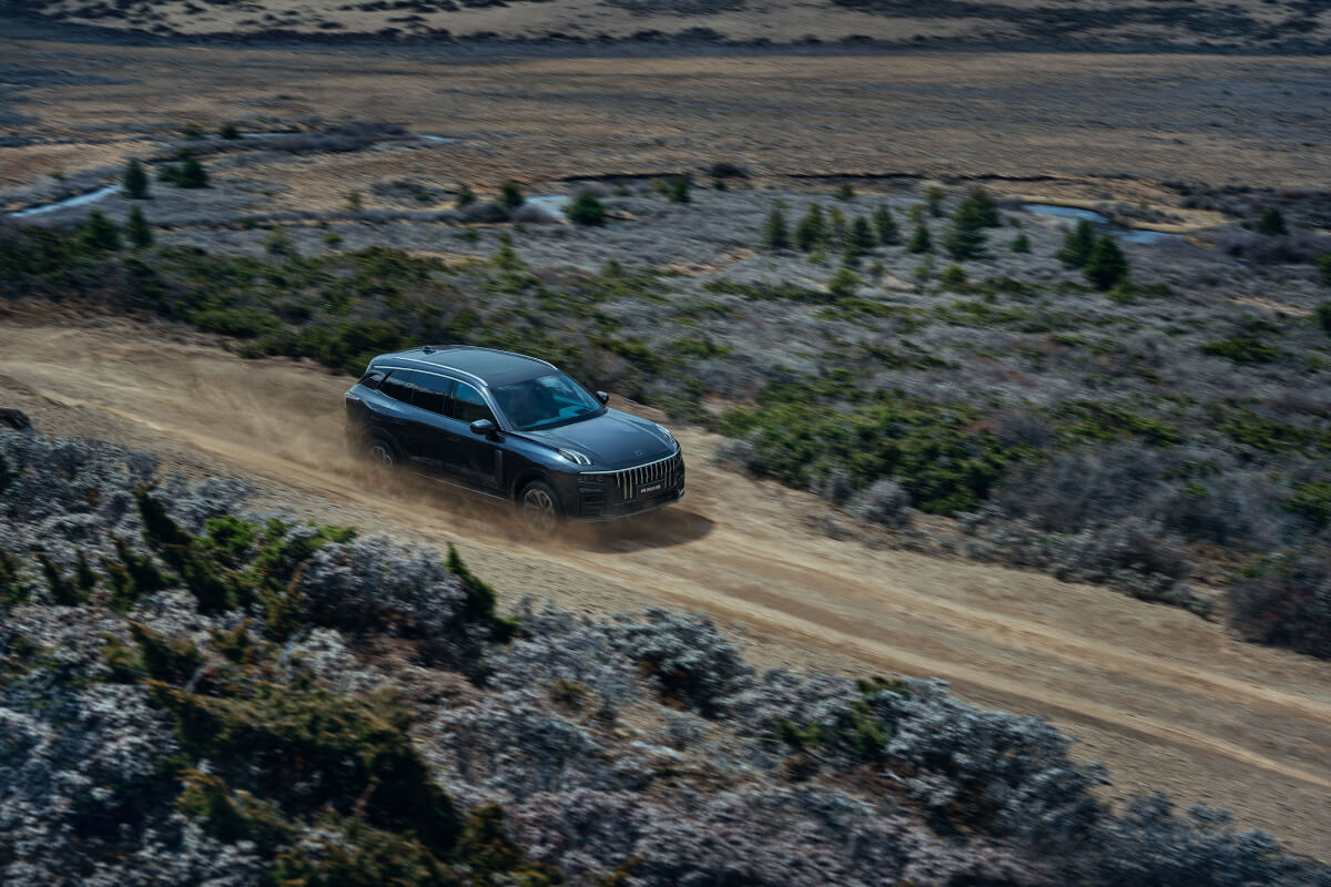 Lynk & Co 09 на дороге — материал производителя