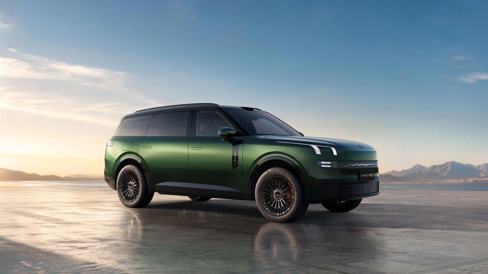 Lynk & Co 900 сбоку